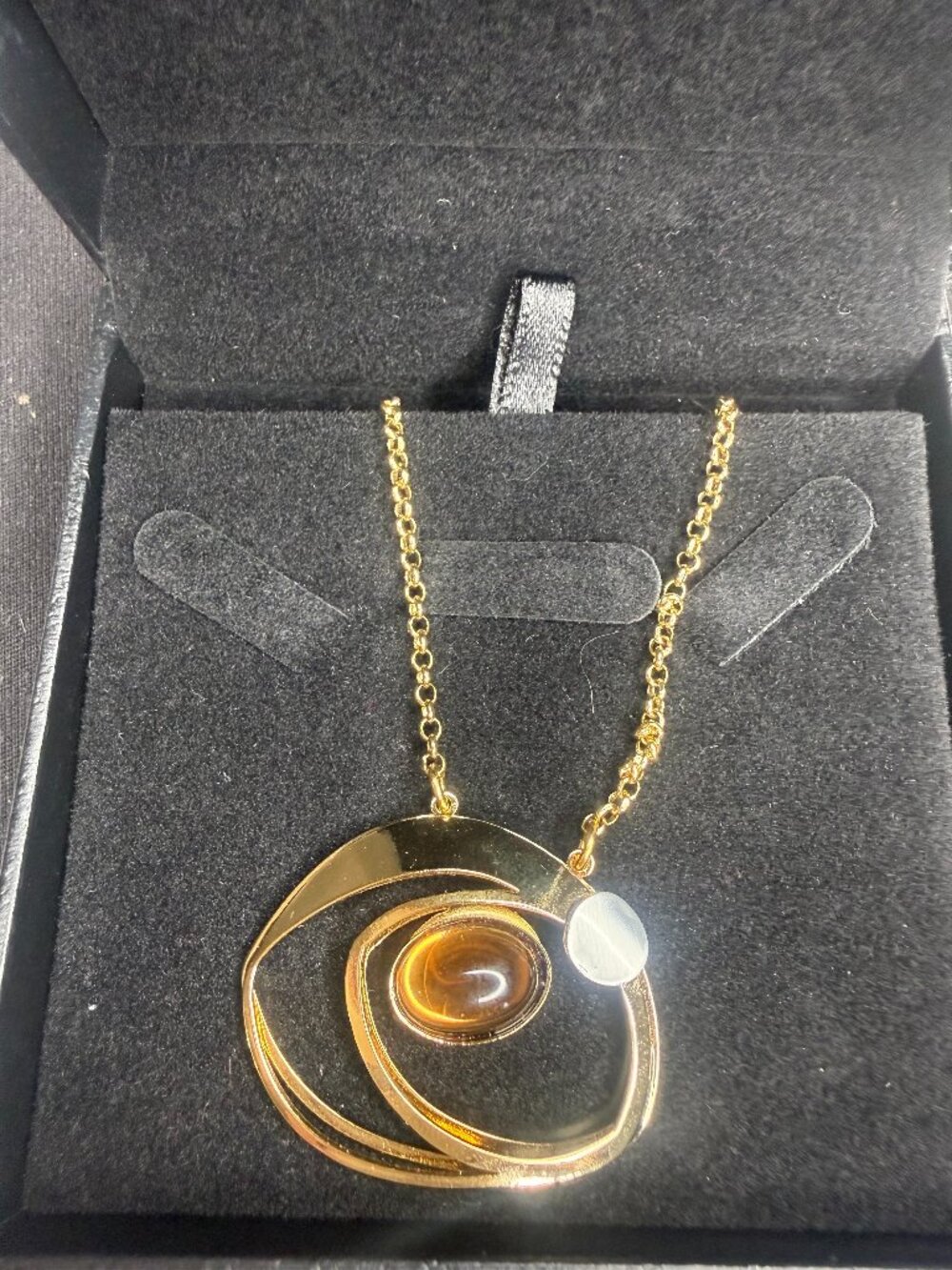 Gold Tone Swirl Pendant Necklace with Stone
